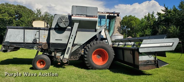 image for item DF7544 1981 Gleaner L2 Corn Plus combine