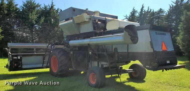 image for item DF7544 1981 Gleaner L2 Corn Plus combine