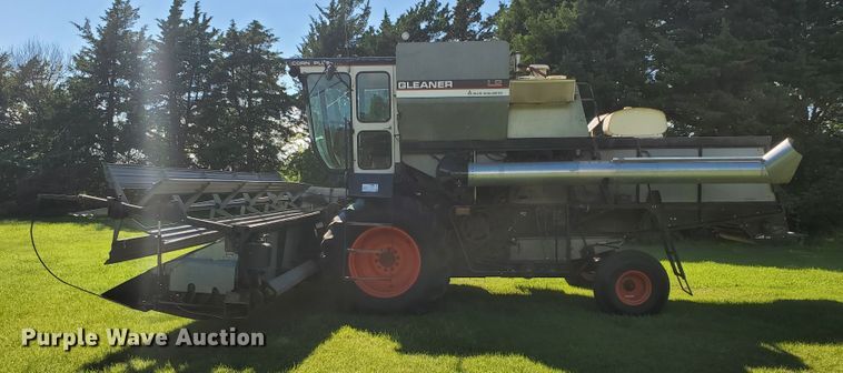 image for item DF7544 1981 Gleaner L2 Corn Plus combine