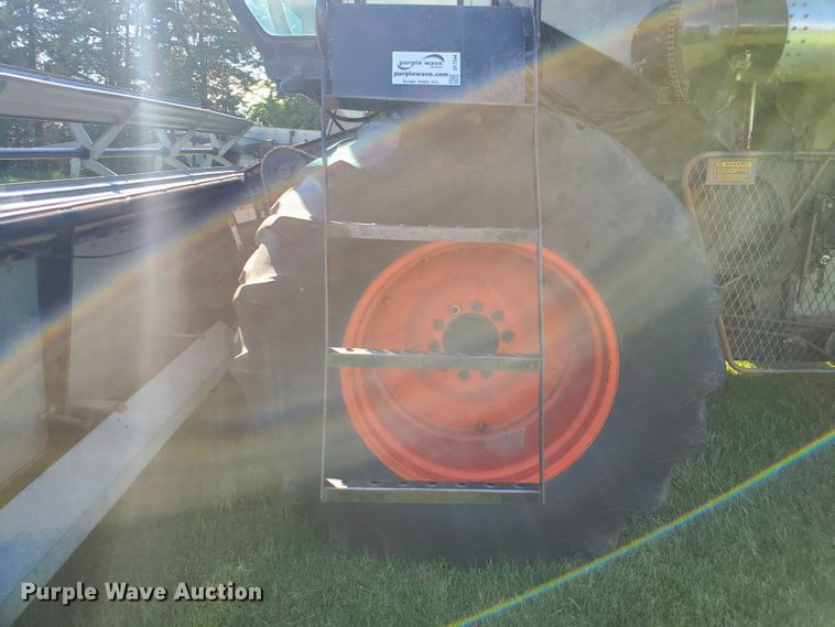 image for item DF7544 1981 Gleaner L2 Corn Plus combine