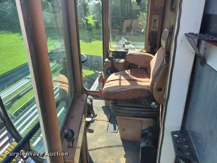 image for item DF7544 1981 Gleaner L2 Corn Plus combine