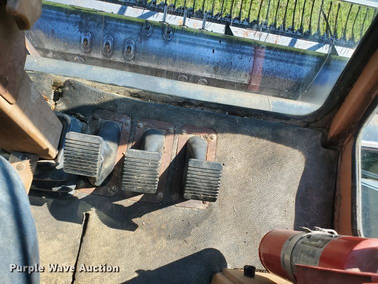 image for item DF7544 1981 Gleaner L2 Corn Plus combine