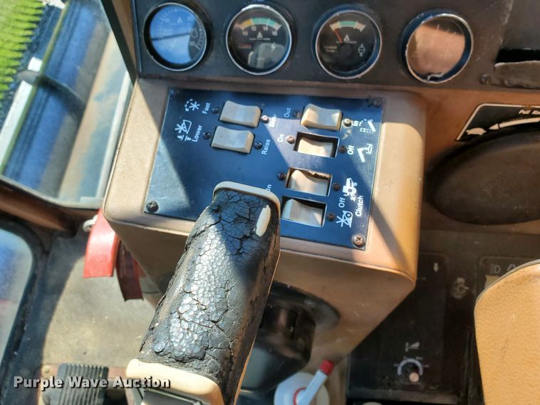 image for item DF7544 1981 Gleaner L2 Corn Plus combine