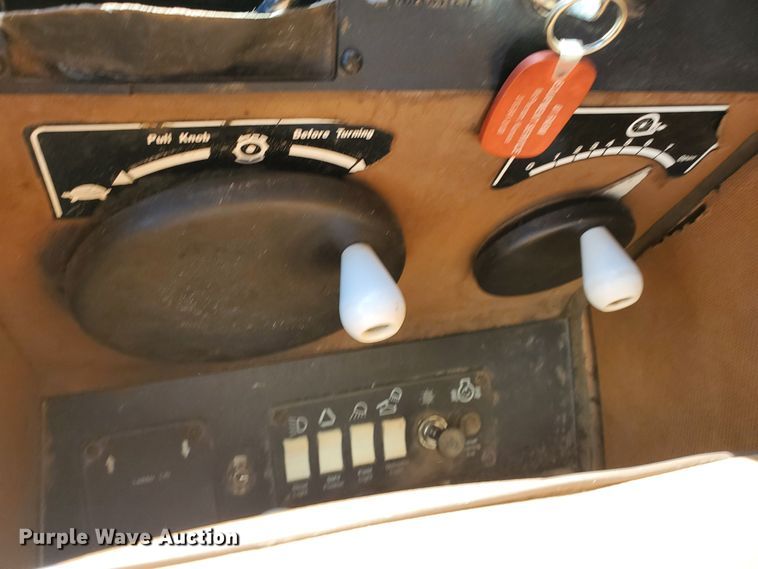 image for item DF7544 1981 Gleaner L2 Corn Plus combine