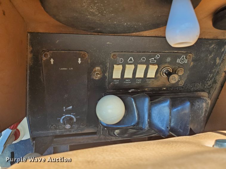 image for item DF7544 1981 Gleaner L2 Corn Plus combine