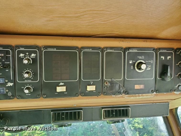 image for item DF7544 1981 Gleaner L2 Corn Plus combine