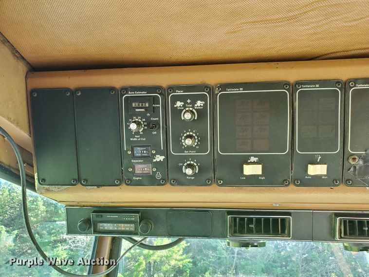 image for item DF7544 1981 Gleaner L2 Corn Plus combine