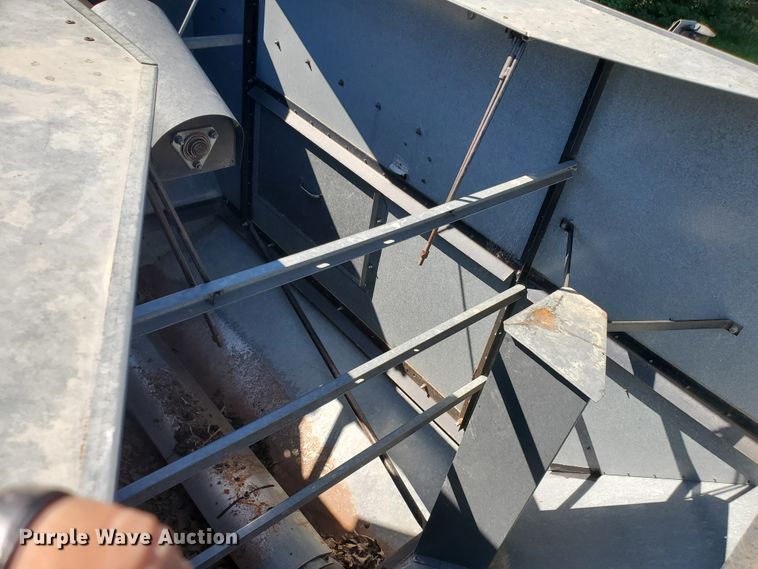 image for item DF7544 1981 Gleaner L2 Corn Plus combine