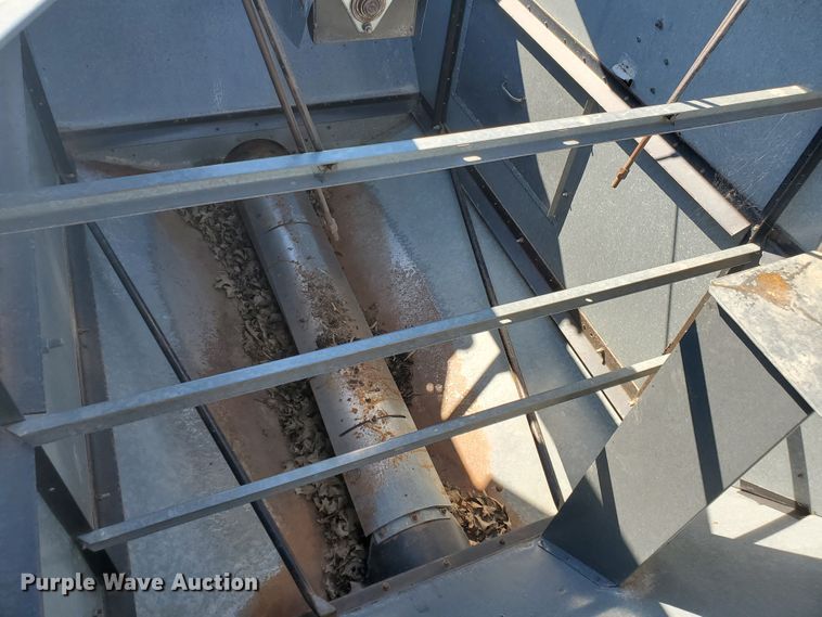 image for item DF7544 1981 Gleaner L2 Corn Plus combine