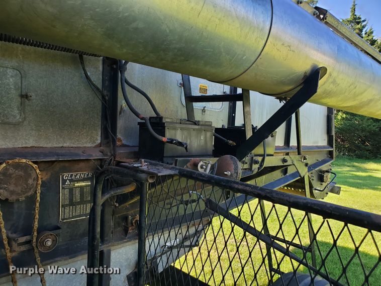 image for item DF7544 1981 Gleaner L2 Corn Plus combine