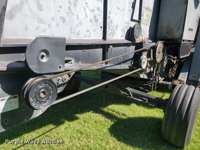 image for item DF7544 1981 Gleaner L2 Corn Plus combine