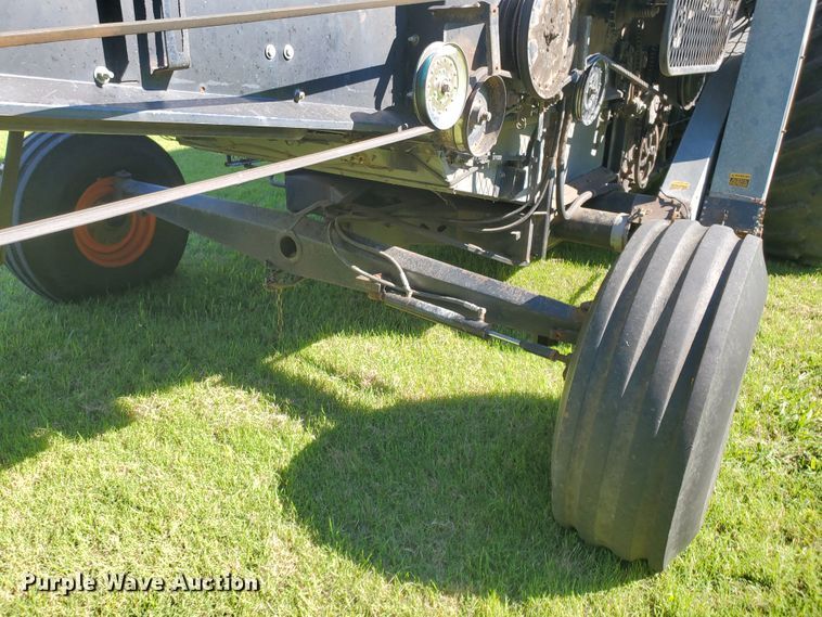 image for item DF7544 1981 Gleaner L2 Corn Plus combine