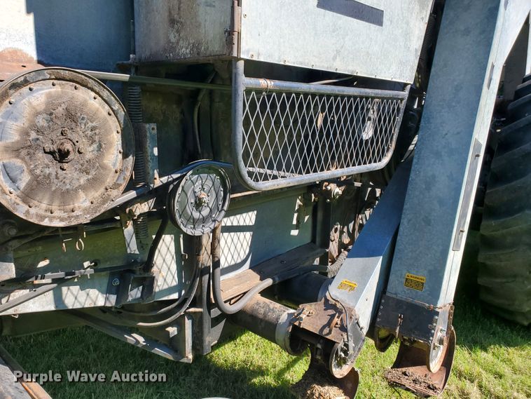 image for item DF7544 1981 Gleaner L2 Corn Plus combine