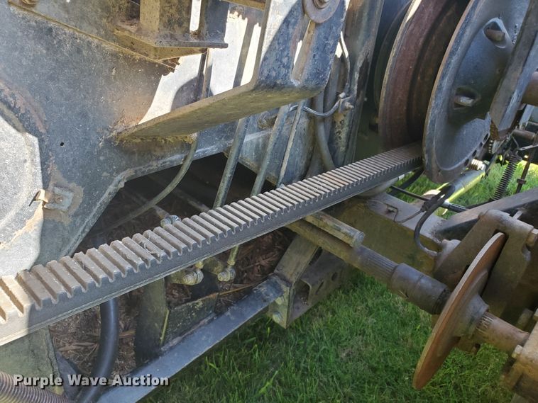 image for item DF7544 1981 Gleaner L2 Corn Plus combine