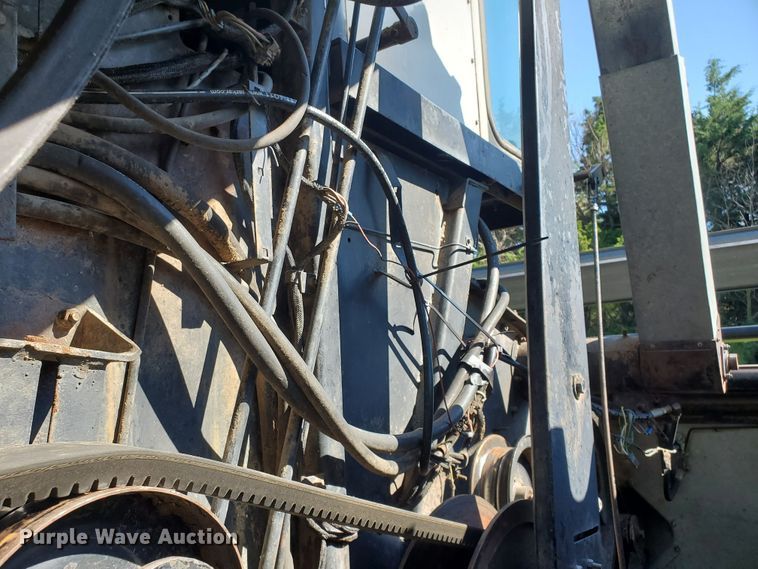 image for item DF7544 1981 Gleaner L2 Corn Plus combine