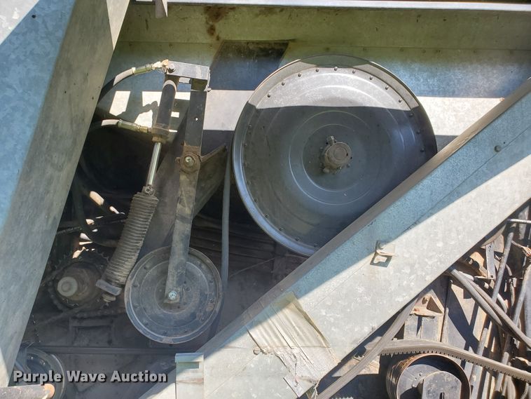 image for item DF7544 1981 Gleaner L2 Corn Plus combine