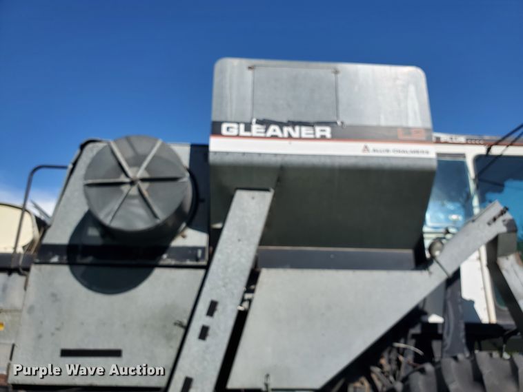 image for item DF7544 1981 Gleaner L2 Corn Plus combine