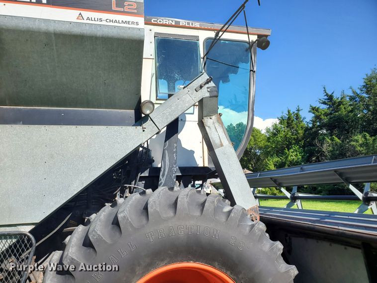 image for item DF7544 1981 Gleaner L2 Corn Plus combine