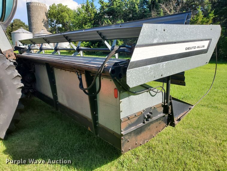 image for item DF7544 1981 Gleaner L2 Corn Plus combine