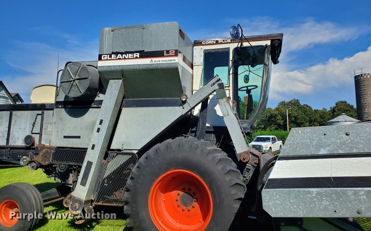 image for item DF7544 1981 Gleaner L2 Corn Plus combine