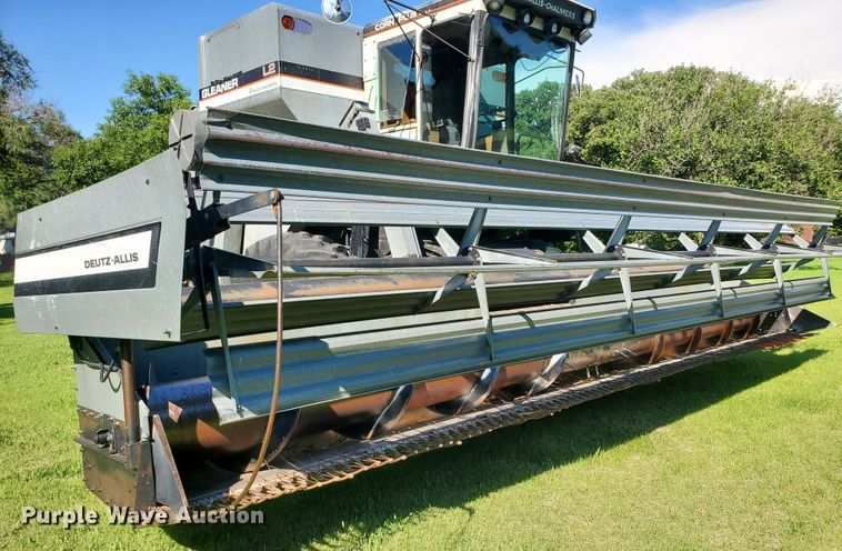 image for item DF7544 1981 Gleaner L2 Corn Plus combine