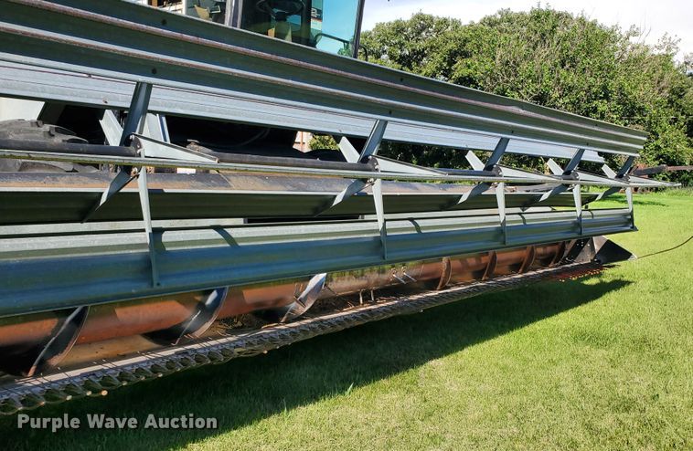 image for item DF7544 1981 Gleaner L2 Corn Plus combine