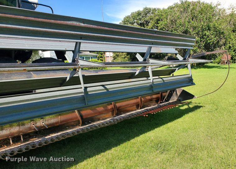 image for item DF7544 1981 Gleaner L2 Corn Plus combine