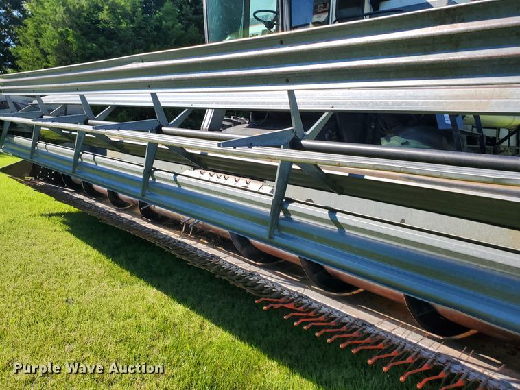 image for item DF7544 1981 Gleaner L2 Corn Plus combine