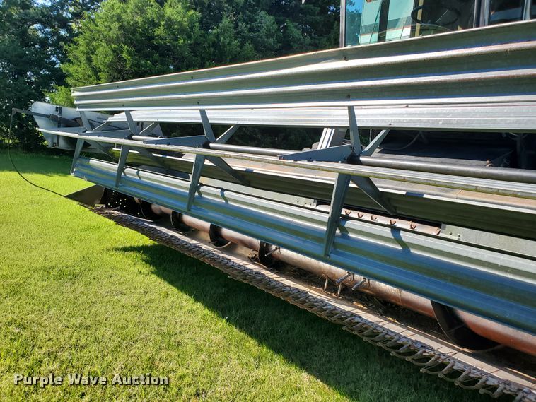 image for item DF7544 1981 Gleaner L2 Corn Plus combine