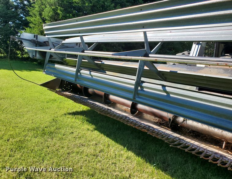 image for item DF7544 1981 Gleaner L2 Corn Plus combine