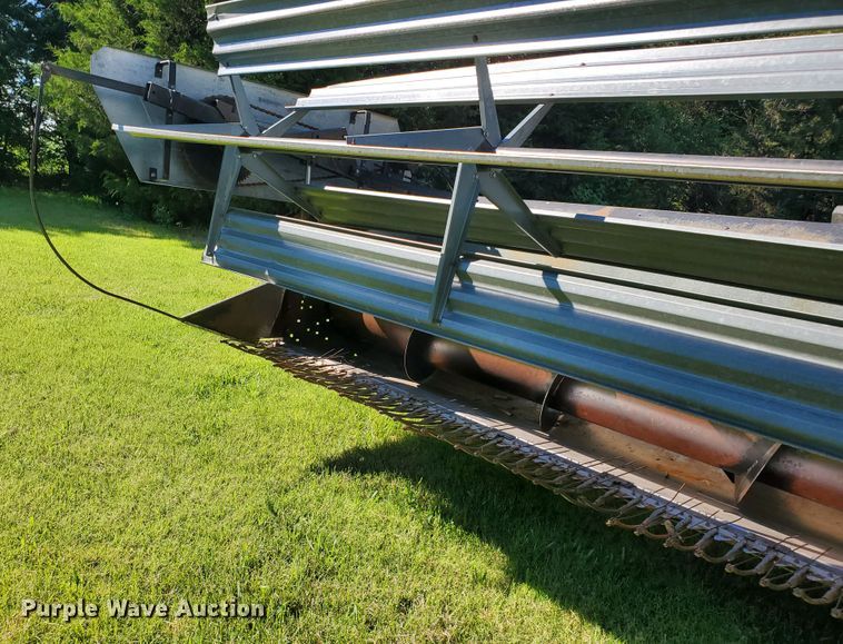 image for item DF7544 1981 Gleaner L2 Corn Plus combine