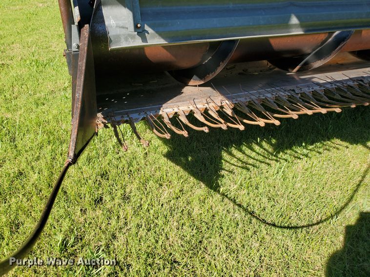 image for item DF7544 1981 Gleaner L2 Corn Plus combine