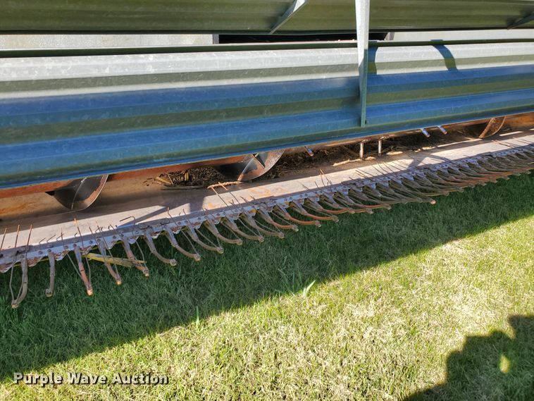 image for item DF7544 1981 Gleaner L2 Corn Plus combine