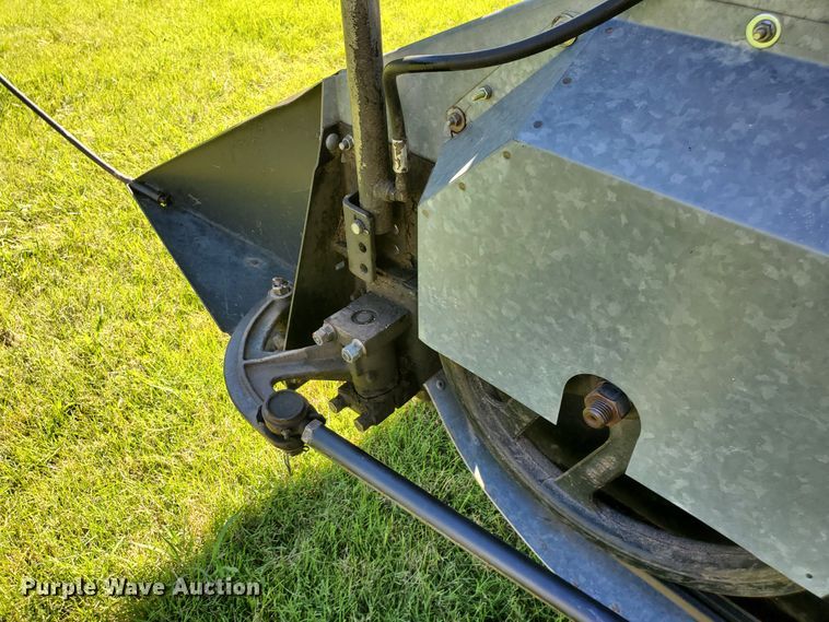 image for item DF7544 1981 Gleaner L2 Corn Plus combine