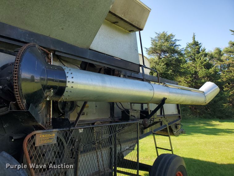 image for item DF7544 1981 Gleaner L2 Corn Plus combine