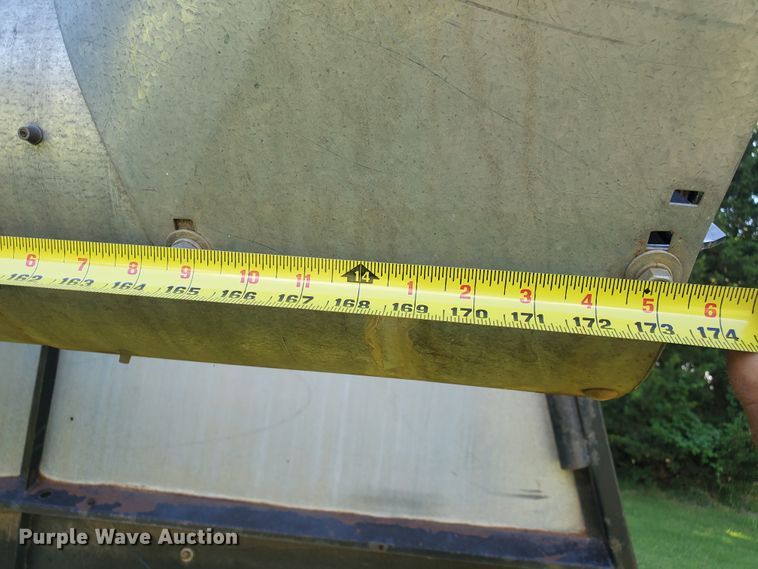 image for item DF7544 1981 Gleaner L2 Corn Plus combine