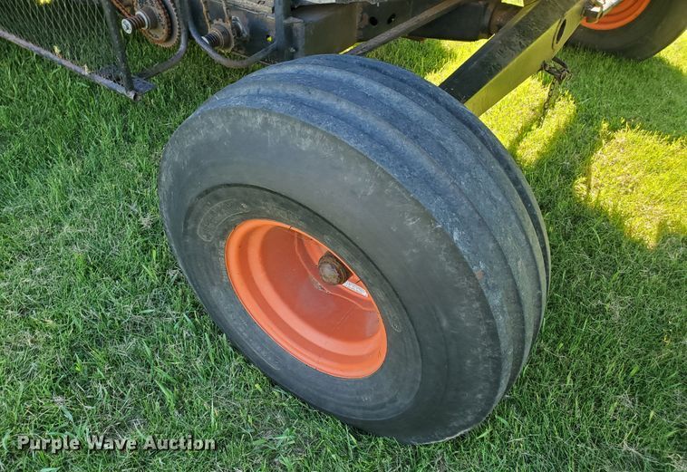 image for item DF7544 1981 Gleaner L2 Corn Plus combine