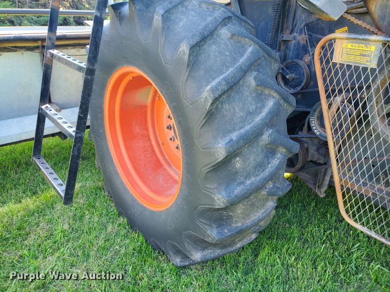 image for item DF7544 1981 Gleaner L2 Corn Plus combine