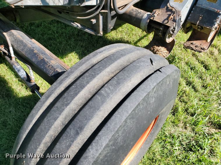 image for item DF7544 1981 Gleaner L2 Corn Plus combine