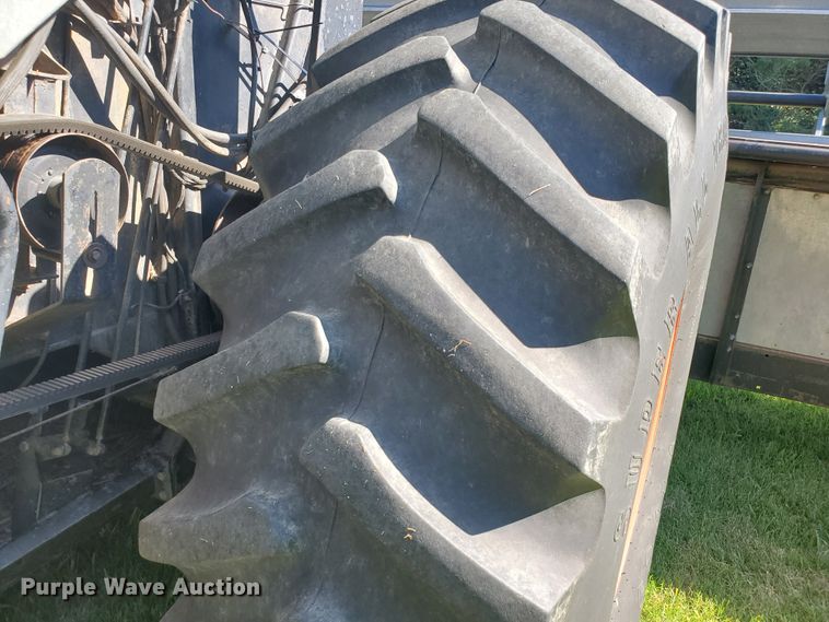 image for item DF7544 1981 Gleaner L2 Corn Plus combine