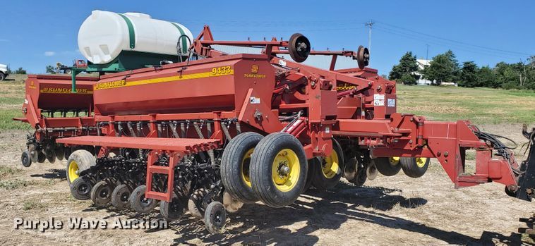 image for item DF7546 Sunflower 9433 grain drill