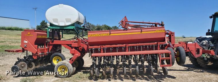 image for item DF7546 Sunflower 9433 grain drill