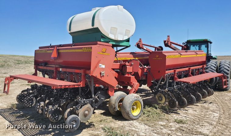 image for item DF7546 Sunflower 9433 grain drill