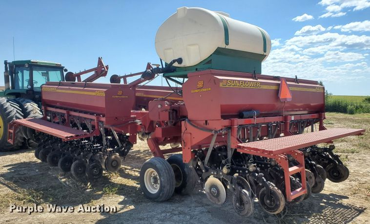 image for item DF7546 Sunflower 9433 grain drill