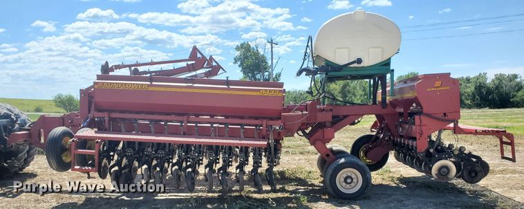 image for item DF7546 Sunflower 9433 grain drill