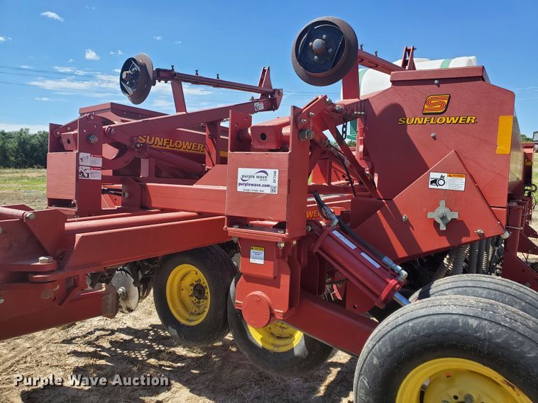 image for item DF7546 Sunflower 9433 grain drill