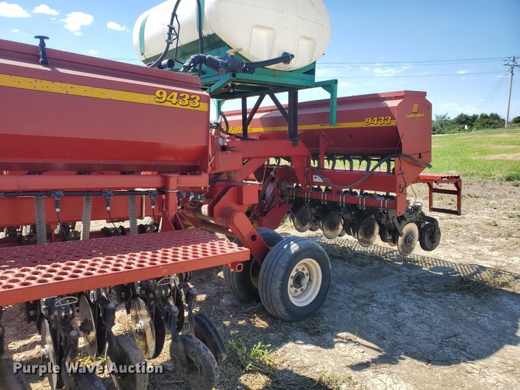 image for item DF7546 Sunflower 9433 grain drill