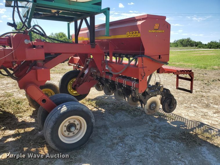 image for item DF7546 Sunflower 9433 grain drill