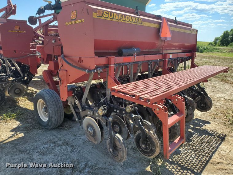 image for item DF7546 Sunflower 9433 grain drill