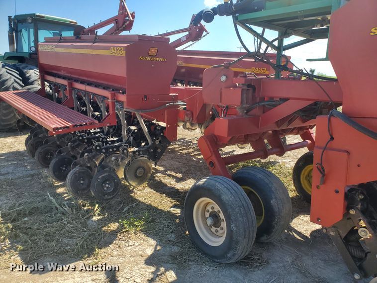 image for item DF7546 Sunflower 9433 grain drill
